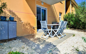 Lovely Apartment In Orange With Kitchen